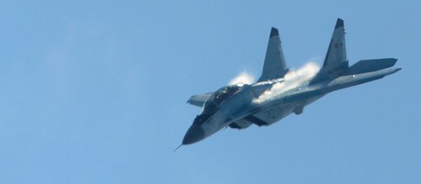 El caza ruso MiG-35 durante el vuelo de demostración en el marco de la feria aeroespacial MAKS-2017 - Sputnik Mundo