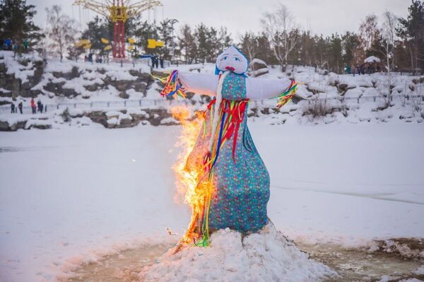 La Máslenitsa: cómo Rusia despide el invierno - Sputnik Mundo