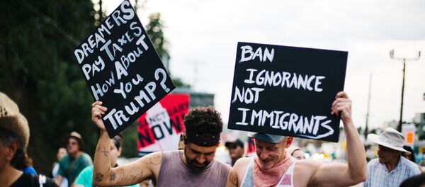 Marcha a favor de los inmigrantes en Los Ángeles, EEUU - Sputnik Mundo