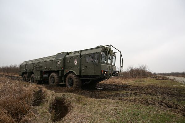Misiles contra los enemigos: los ejercicios del sistema Iskander-M - Sputnik Mundo