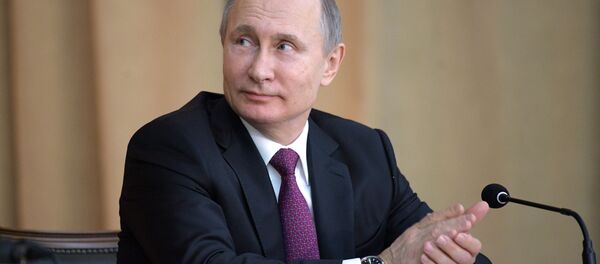 Vladímir Putin, candidato independiente - Sputnik Mundo