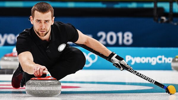 Alexandr Krushelnitski, deportista ruso durante el partido de Curling en JJOO 2018 en Pyeongchang - Sputnik Mundo