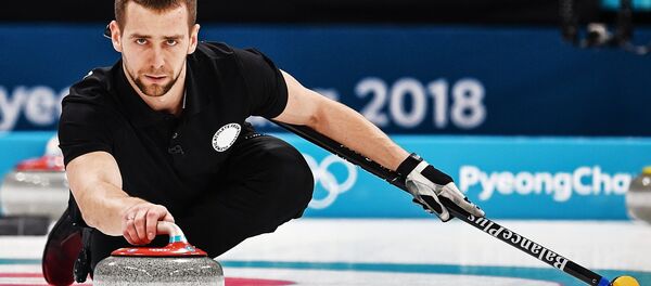 Alexandr Krushelnitski, deportista ruso durante el partido de Curling en JJOO 2018 en Pyeongchang - Sputnik Mundo