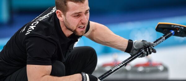 El atleta ruso de curling Alexandr Krushelnitski - Sputnik Mundo
