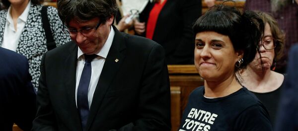 Carles Puigdemont, expresidente de Cataluña y Anna Gabriel, exdiputada catalana - Sputnik Mundo