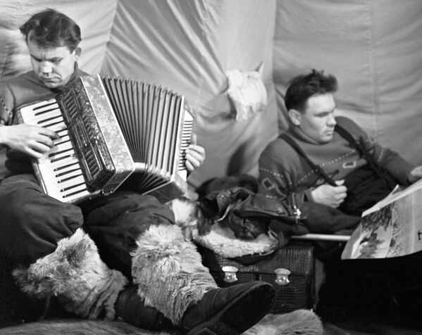 Un viaje por todas las estaciones polares de Rusia Un viaje por todas las estaciones polares de Rusia - Sputnik Mundo