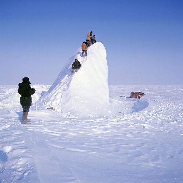 Un viaje por todas las estaciones polares de Rusia Un viaje por todas las estaciones polares de Rusia - Sputnik Mundo