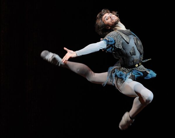 Artiom Ovcharenko, el primer bailarín del teatro Bolshói, en Moscú Artiom Ovcharenko, el primer bailarín del teatro Bolshói, en Moscú - Sputnik Mundo