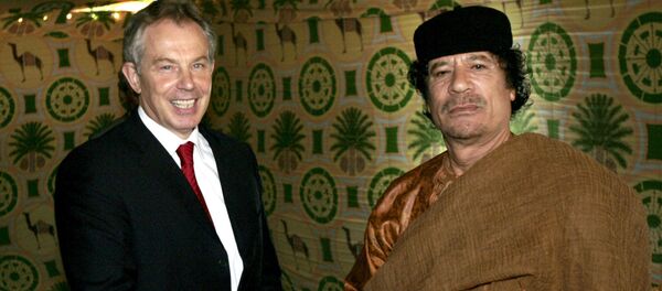 El ex primer ministro británico, Tony Blair, y el exlíder sirio, Muamar Gadafi, en 2007 - Sputnik Mundo