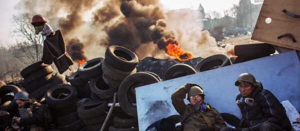 Los opositores en la calle Institútskaya en Kiev el 21 de febrero de 2014 (archivo) - Sputnik Mundo