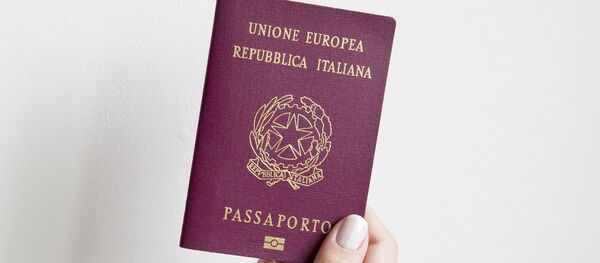 Un pasaporte italiano - Sputnik Mundo