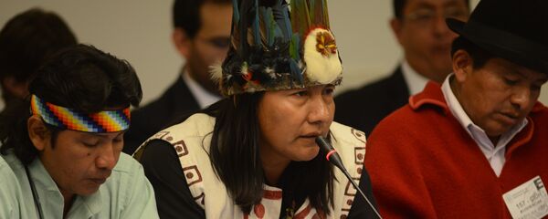 Un indígena sápara (centro) - Sputnik Mundo