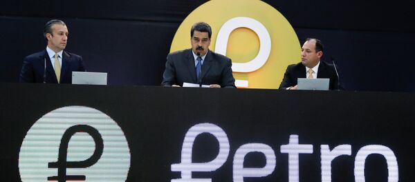 Nicolás Maduro, presidente de Venezuela, durante el lanzamiento de la criptomoneda petro Nicolás Maduro, presidente de Venezuela, durante el lanzamiento de la criptomoneda petro - Sputnik Mundo