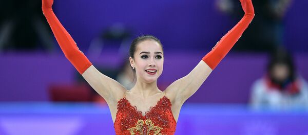 La patinadora Alina Zaguítova - Sputnik Mundo