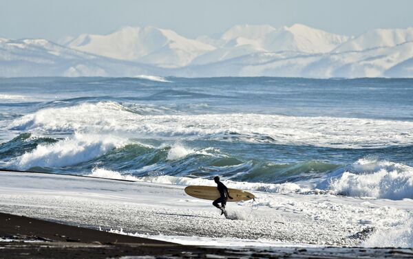 Yury Smityuk, Rusia. El surfing de invierno en la Costa del Pacífico ruso Yury Smityuk, Rusia. El surfing de invierno en la Costa del Pacífico ruso - Sputnik Mundo