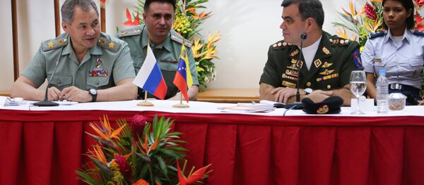 El ministro de Defensa de Rusia, Serguéi Shoigú y su homólogo venezolano, Vladimir Padrino López (archivo) El ministro de Defensa de Rusia, Serguéi Shoigú y su homólogo venezolano, Vladimir Padrino López (archivo) - Sputnik Mundo