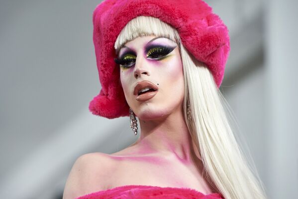 ¿Arte o delirio? Los modelos más deslumbrantes de la Semana de la Moda de Londres - Sputnik Mundo