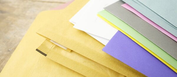 Unos sobres (imagen referencial) - Sputnik Mundo