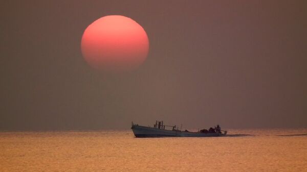 Un barco pesquero (imagen referencial) - Sputnik Mundo