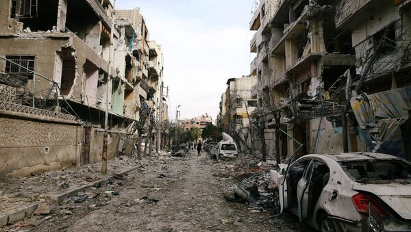 Damaged buildings are seen in the besieged town of Douma, Eastern Ghouta, Damascus, Syria - Sputnik Mundo