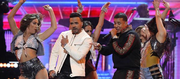 Daddy Yankee durante un concierto de los Grammy en Nueva York Daddy Yankee durante un concierto de los Grammy en Nueva York - Sputnik Mundo