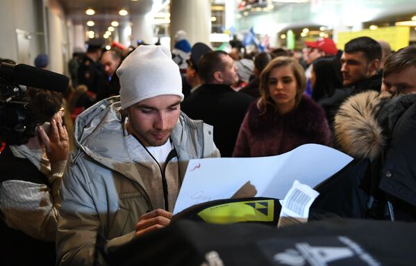 Así recibieron los fans en Moscú a sus héroes de Pyeongchang - Sputnik Mundo