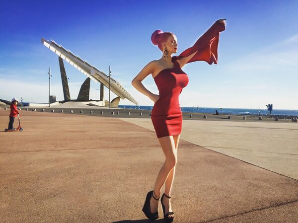 'Barbie humana' checa Lolo Ta Bella - Sputnik Mundo