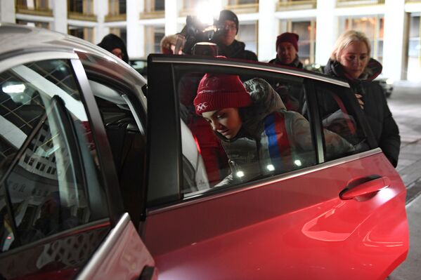 Las autoridades rusas rinden homenaje a los medallistas de los JJOO 2018 - Sputnik Mundo