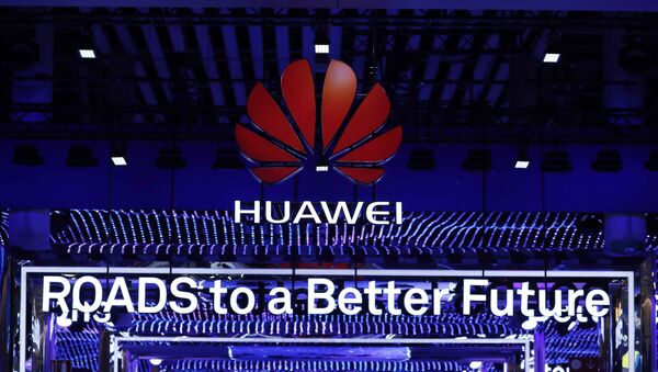 El logo de Huawei en el Mobile World Congress de Barcelona - Sputnik Mundo