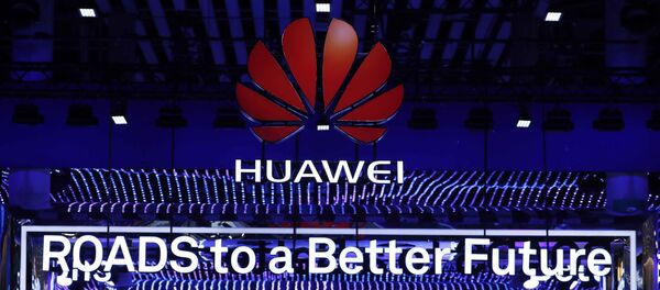 El logo de Huawei en el Mobile World Congress de Barcelona - Sputnik Mundo