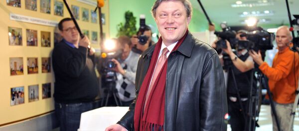 El líder del partido Yábloko, Grigori Yavlinski, el día de las elecciones de la Duma Estatal - Sputnik Mundo