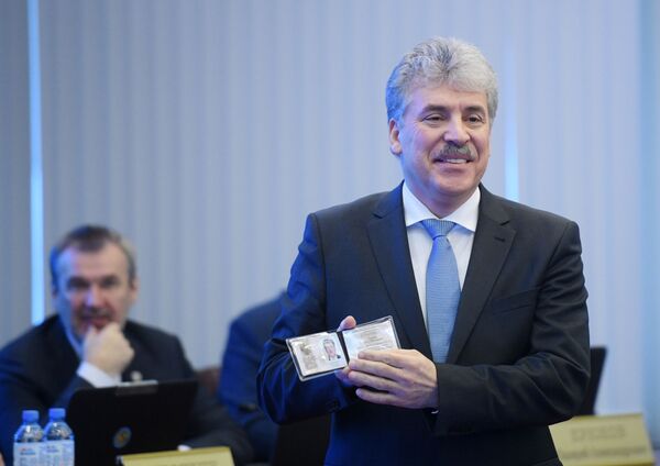 El director del 'sovjós' Lenin, Pável Grudinin, durante el registro de su candidatura ante la Comisión Electoral Central de Rusia El director del 'sovjós' Lenin, Pável Grudinin, durante el registro de su candidatura ante la Comisión Electoral Central de Rusia - Sputnik Mundo