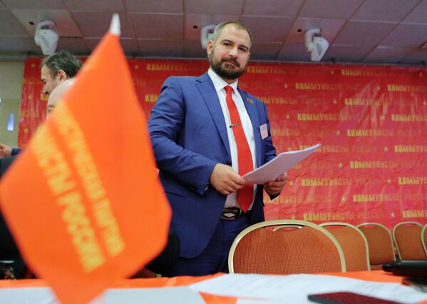 El candidato presidencial Maxim Suraikin en el congreso del partido Comunistas de Rusia - Sputnik Mundo