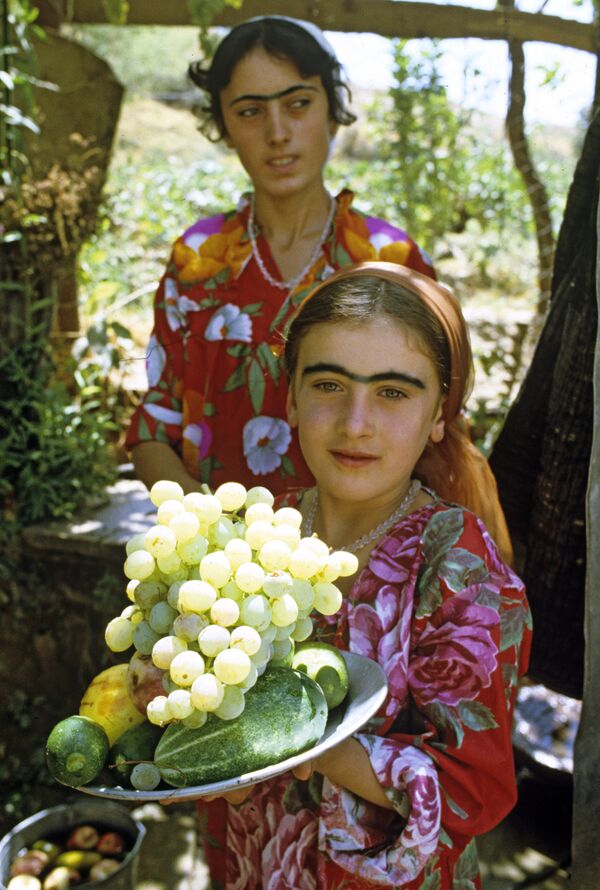 Unas chicas tayikas, foto de archivo - Sputnik Mundo