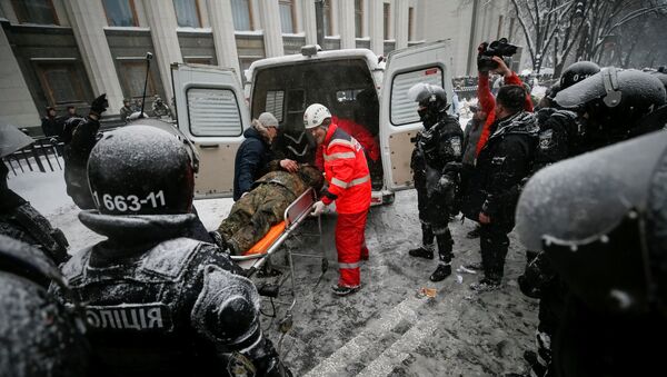 Enfrentamientos frente al Parlamento ucraniano, la Rada Suprema, en Kiev - Sputnik Mundo