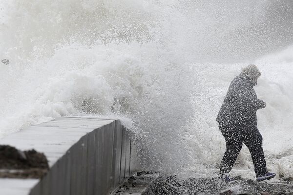 Tormenta invernal azota la costa de Norteamérica Tormenta invernal azota la costa de Norteamérica - Sputnik Mundo