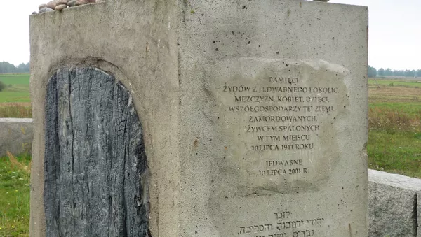 El memorial de Jedwabne, el pueblo donde los habitantes polacos masacraron en 1941 a sus vecinos judíos. - Sputnik Mundo