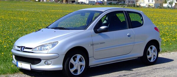 Un Peugeot 206 - Sputnik Mundo