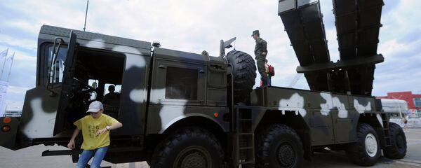 El sistema de lanzacohetes múltiples Polonez - Sputnik Mundo