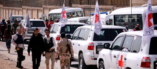 Un convoy de la Cruz Roja entra en Guta Oriental - Sputnik Mundo