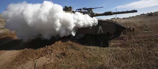 Tanque israelí durante unos ejercicios militares en los Altos de Golán (archivo) - Sputnik Mundo