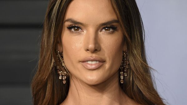 Alessandra Ambrosio, supermodelo brasileña - Sputnik Mundo