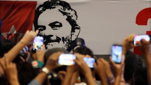 Seguidores del expresidente brasileño, Luiz Inácio Lula da Silva - Sputnik Mundo