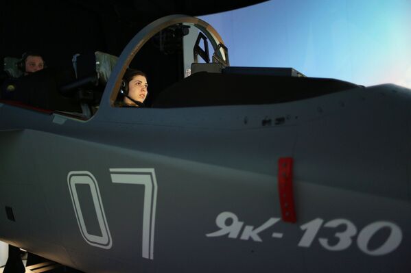 La élite de la élite: las primeras pilotos de la Escuela Superior de Aviación militar de Krasnodar - Sputnik Mundo