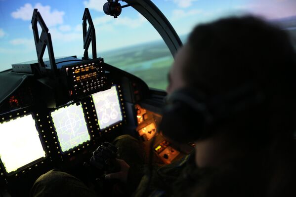 La élite de la élite: las primeras pilotos de la Escuela Superior de Aviación militar de Krasnodar - Sputnik Mundo