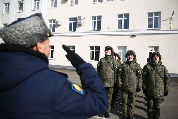 La élite de la élite: las primeras pilotos de la Escuela Superior de Aviación militar de Krasnodar - Sputnik Mundo