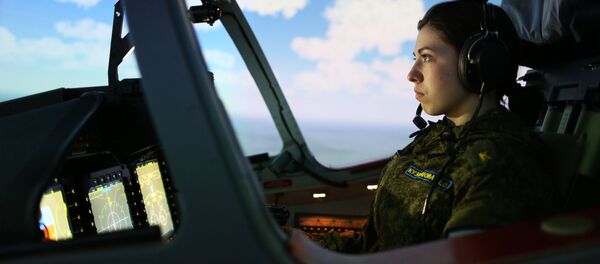 La élite de la élite: las primeras pilotos de la Escuela Superior de Aviación militar de Krasnodar - Sputnik Mundo