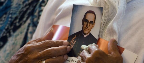 Un retrato del arzobispo de El Salvador, Óscar Arnulfo Romero Un retrato del arzobispo de El Salvador, Óscar Arnulfo Romero - Sputnik Mundo