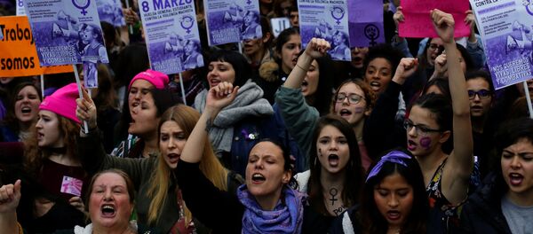 Protestas en España con motivo del Día Internacional de la Mujer - Sputnik Mundo