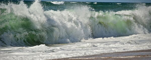 Olas grandes (imagen referencial) - Sputnik Mundo